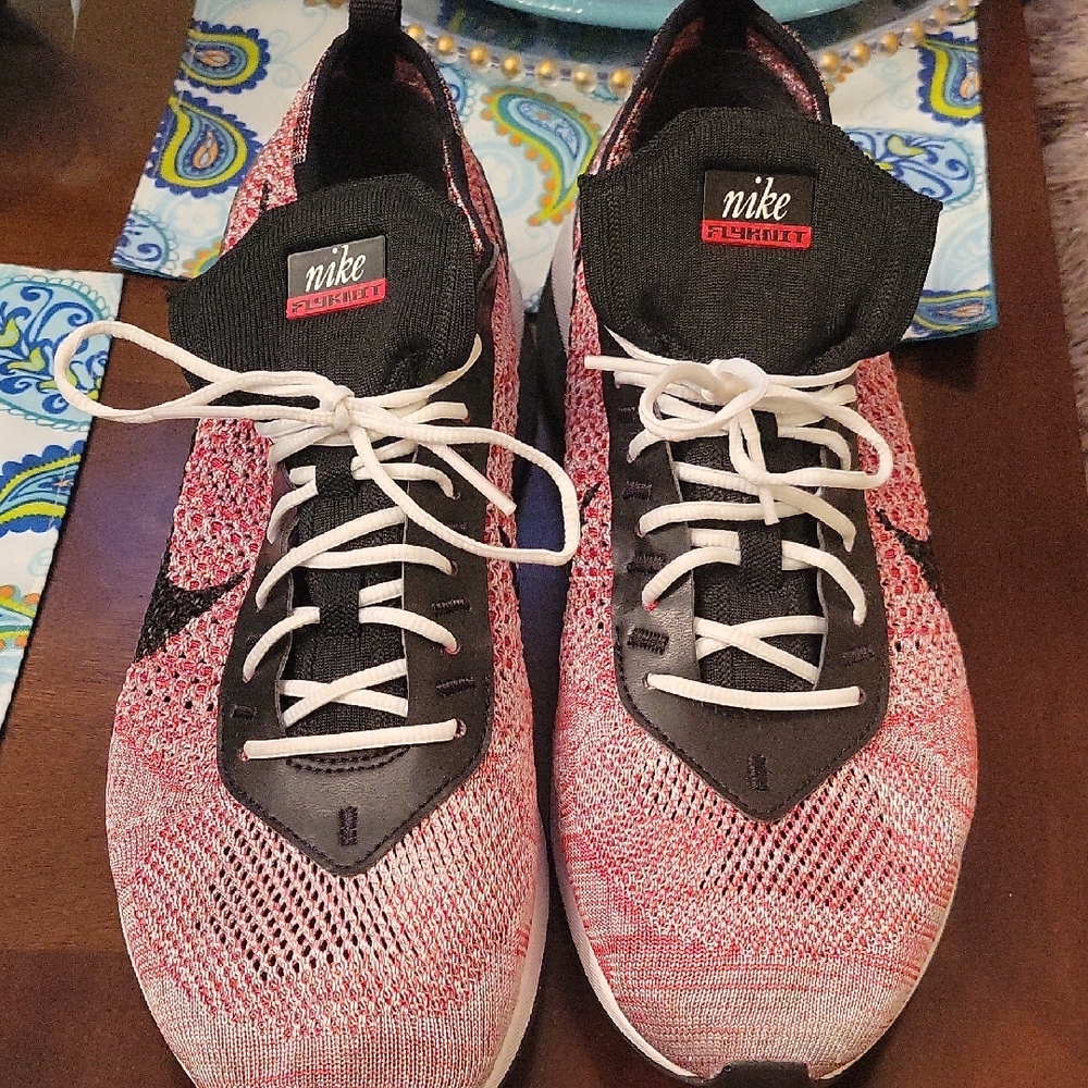 Nike Knit Sneakers in Pink and Black